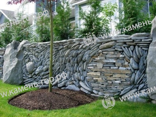 Как сделать красивый забор из камня на даче
